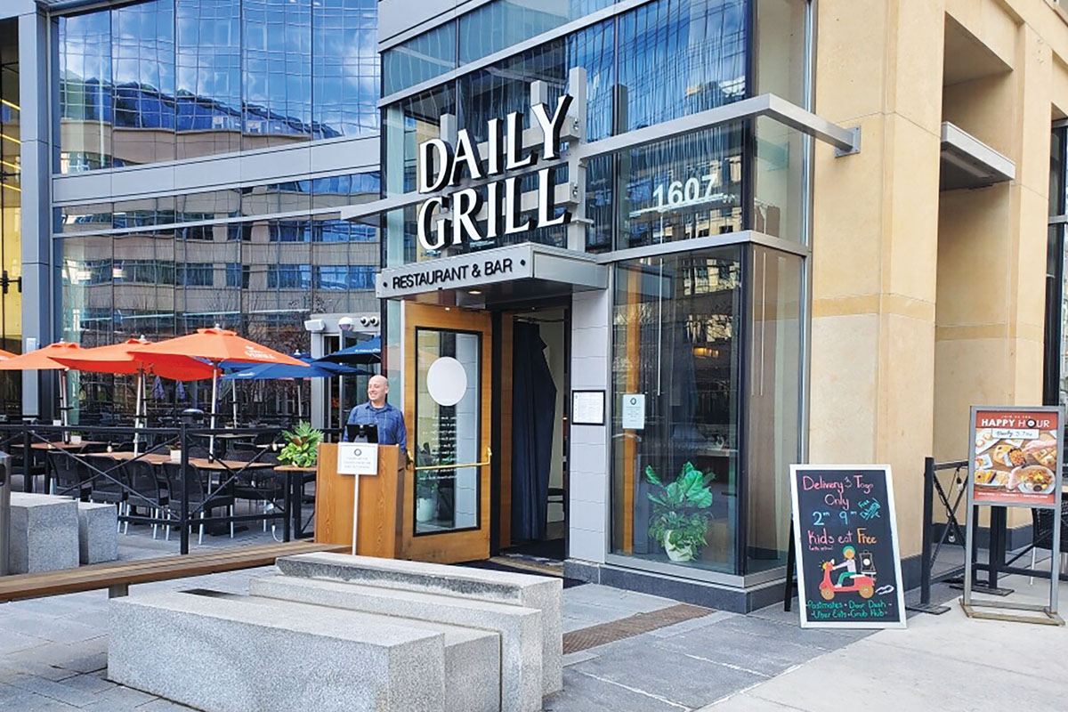 Denver Daily Grill Outdoor Host Stand