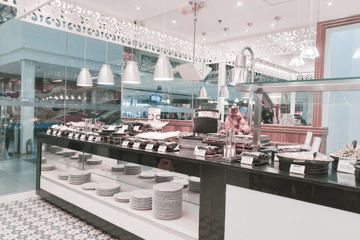 Cafeteria Photo by REY MELVIN CARAAN on Unsplash