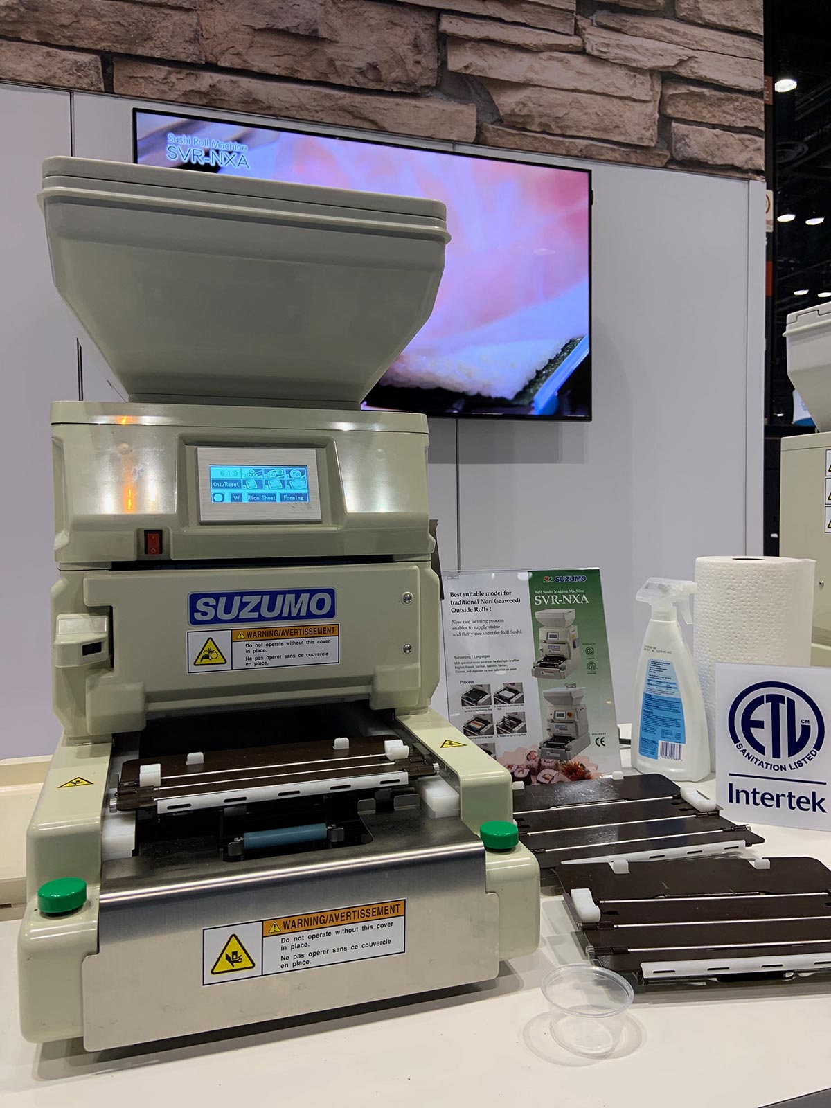 Suzumo’s roll sushi making machine SVR-NXA