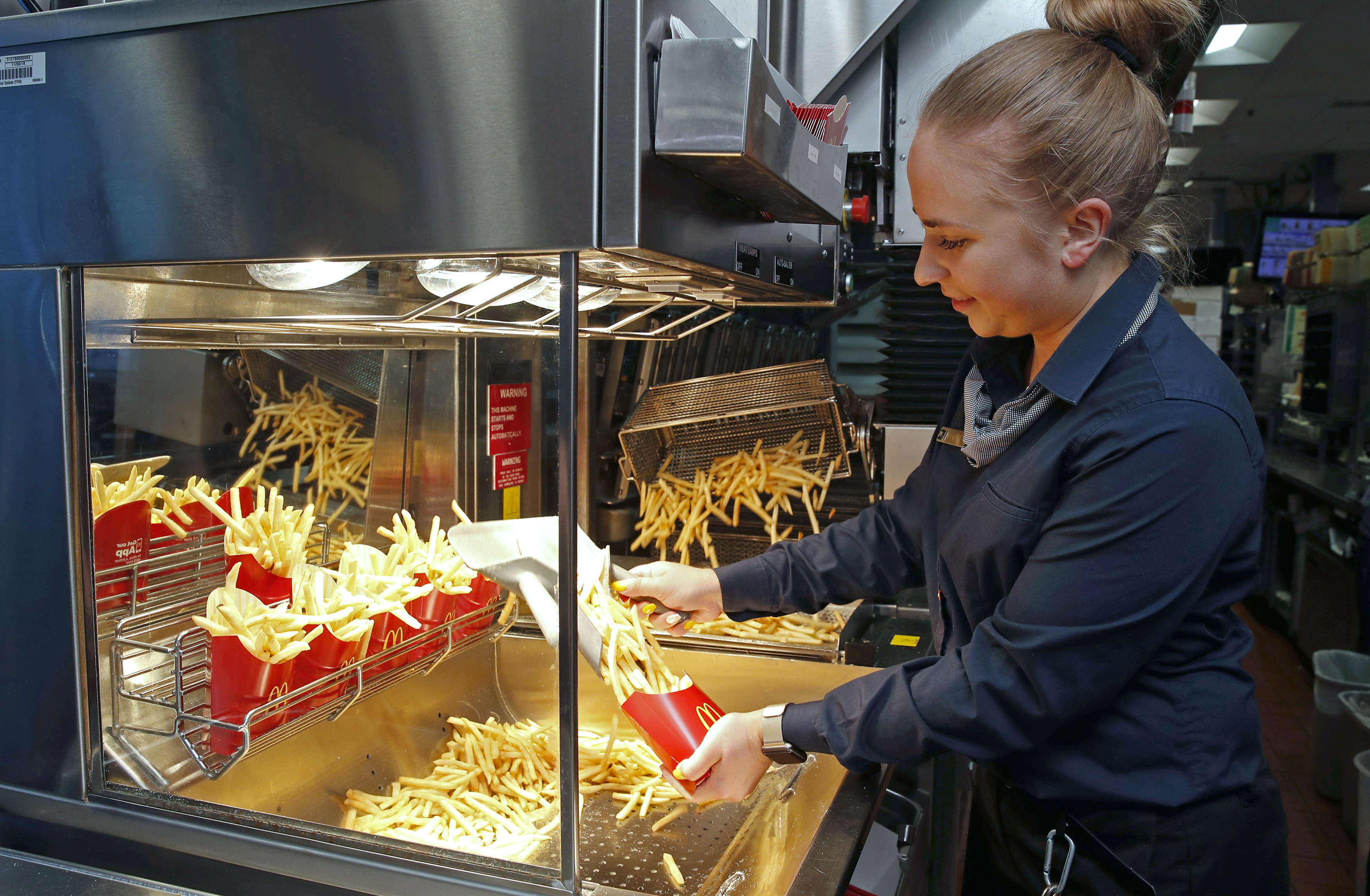 Robotic Fryers and Dishwashers Chains Dig Deep for Tech Foodservice