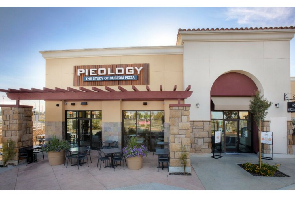 Pieology-Pizzeria-exterior