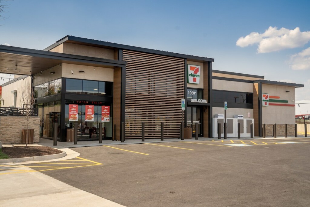 7-Eleven's newest Evolution Store in Manassas, Va., is the first to offer customers two restaurant options in one location. Photo Courtesy of 7-Eleven