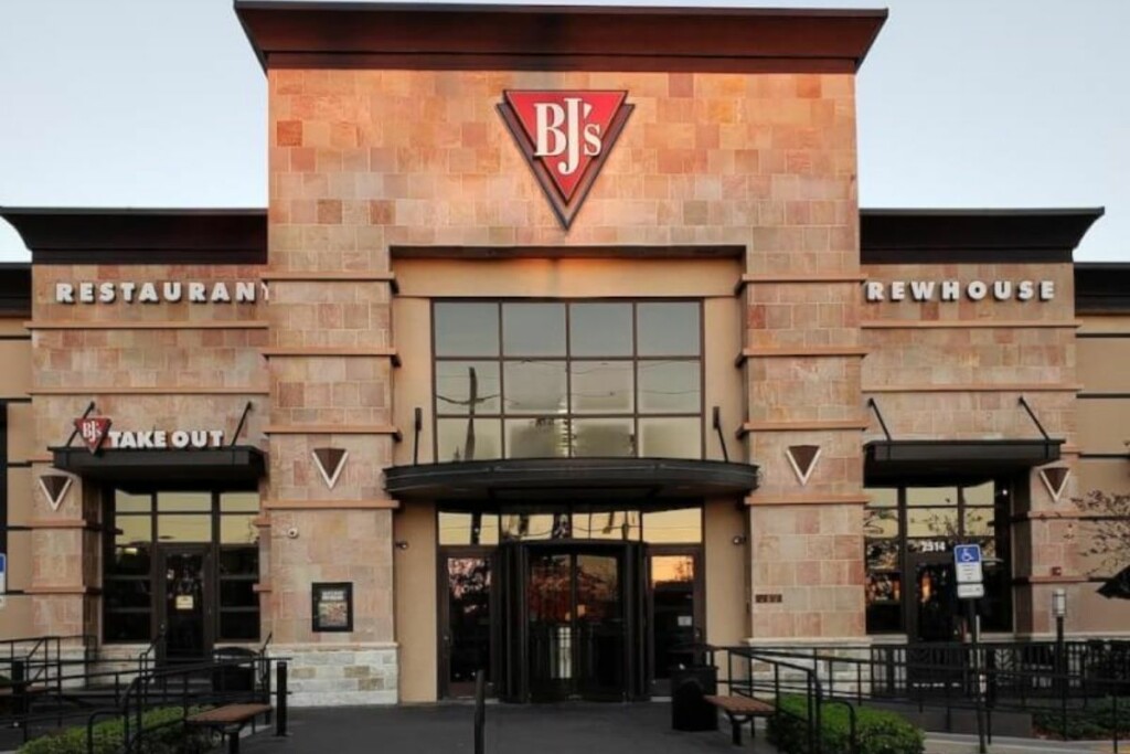 BJsRestaurants-1200x800 (Photo Courtesy of BJ’s Restaurants, Inc.)