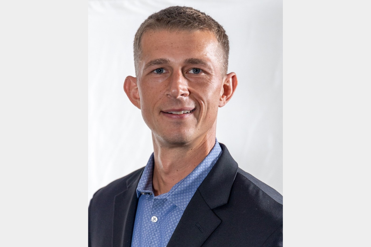 Юдин максим борисович. Еренков руслан витальевич. Пахомов владимир сергеевич qbf. Менеджер по продажам иллюстрация. Кузнецов андрей анатольевич фгуп охрана.