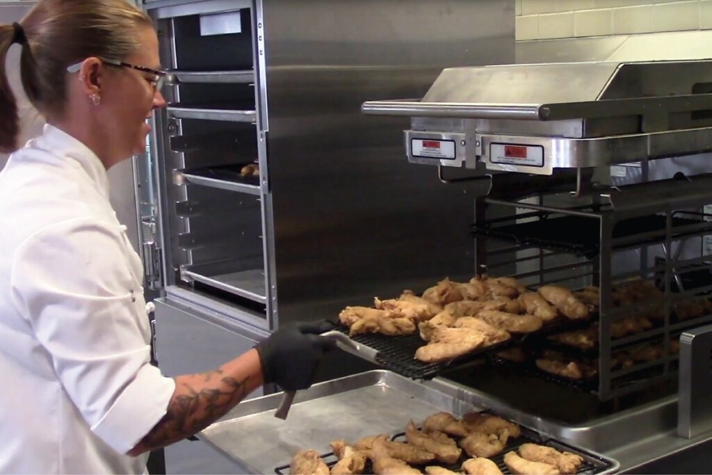 Pressure Frying: The Secret To Great Fried Chicken - Foodservice Equipment  Reports Magazine