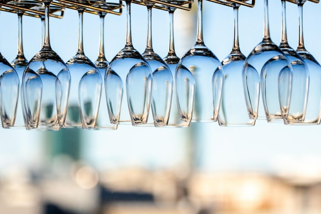 Protect Your Bar's Reputation with a Glasswasher