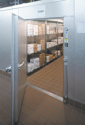 Master Bilt walk in with shelves