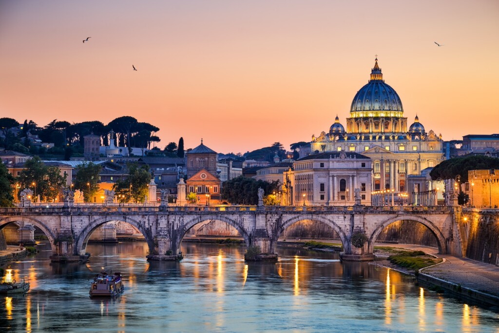 Night view of the Basilica St Peter in Rome, Italy