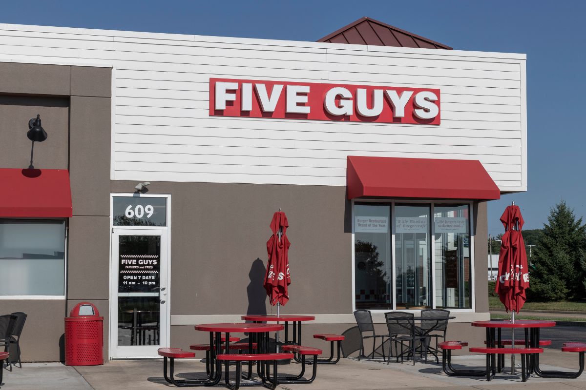 Five Guys Lands First International Airport Store Foodservice Equipment Reports Magazine