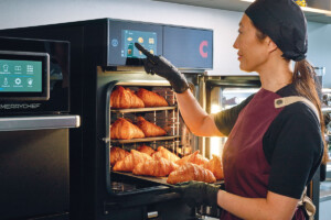 Convotherm mini pro 6 10 black action with croissants chef 300dpi