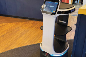 6.robot at restaurant72